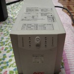 Smart-UPS 700のバッテリを交換した